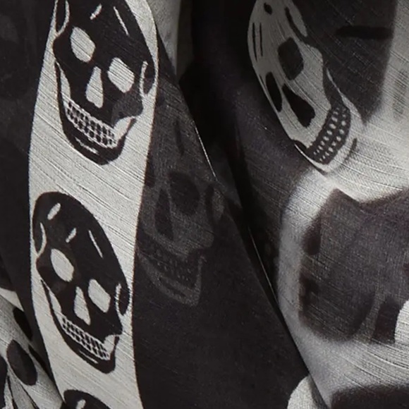 ALEXANDER MCQUEEN Classic Bellflower Silk Scarf Black & Ivory - Picture 6 of 13